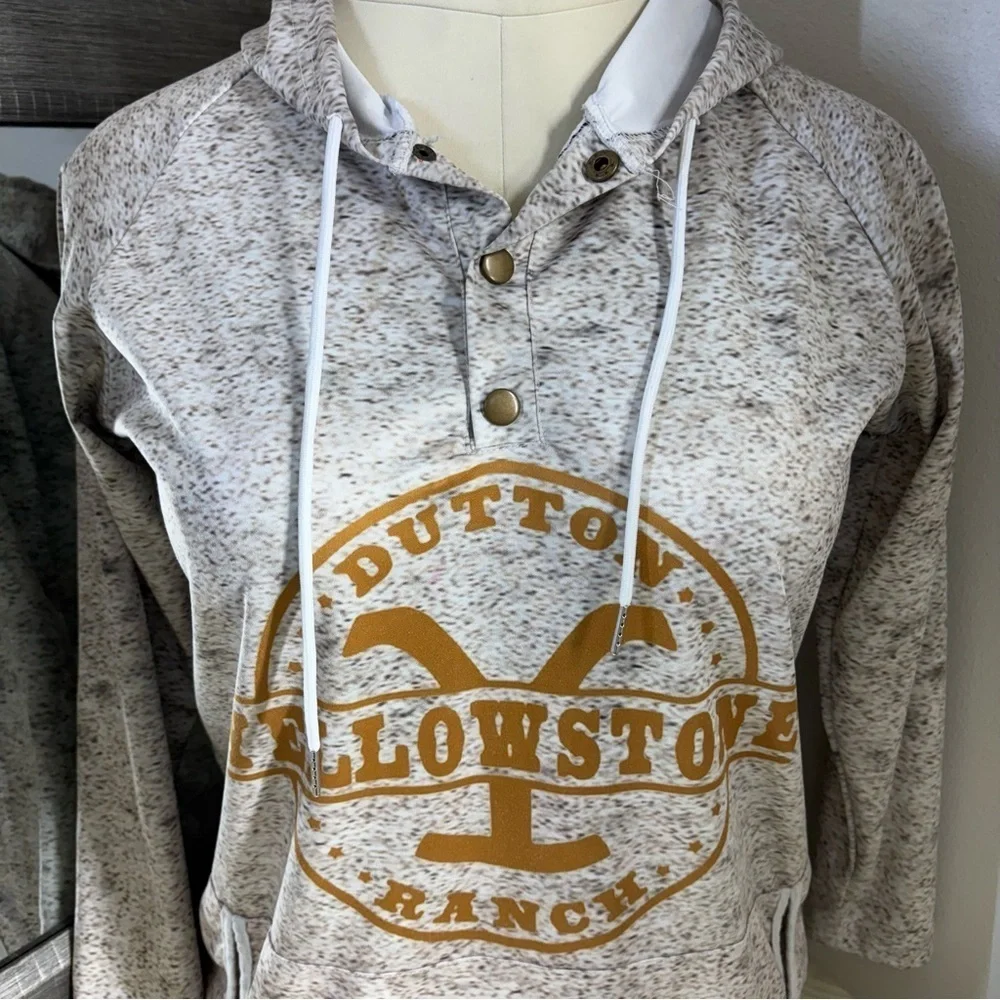 Source Unknown Gray Sweater with Vintage Logo